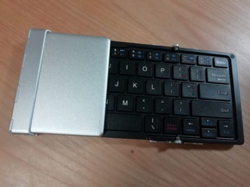 折りたたみ式モバイルキーボード